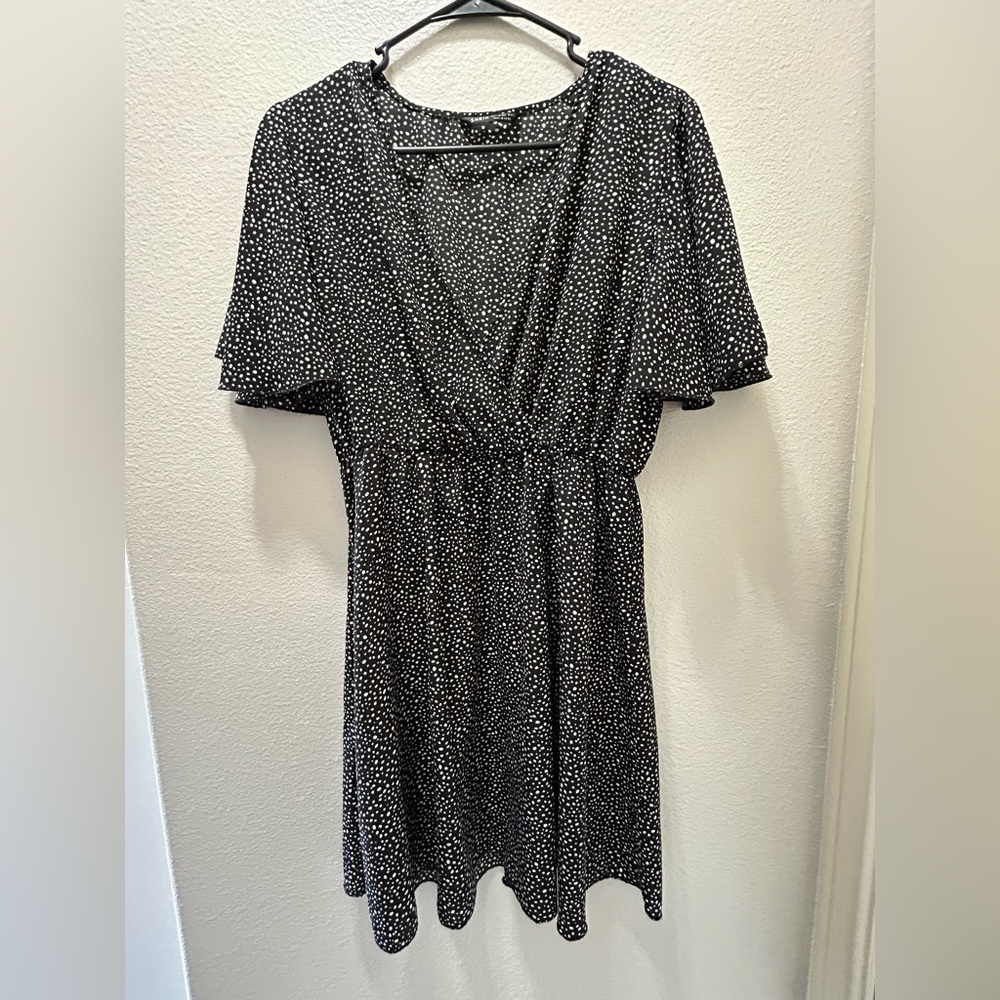 SHEIN Back and White Polka Dot Dress